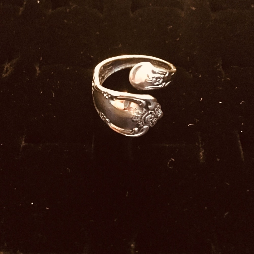 Silverware ring size 9 luxury for less!!!